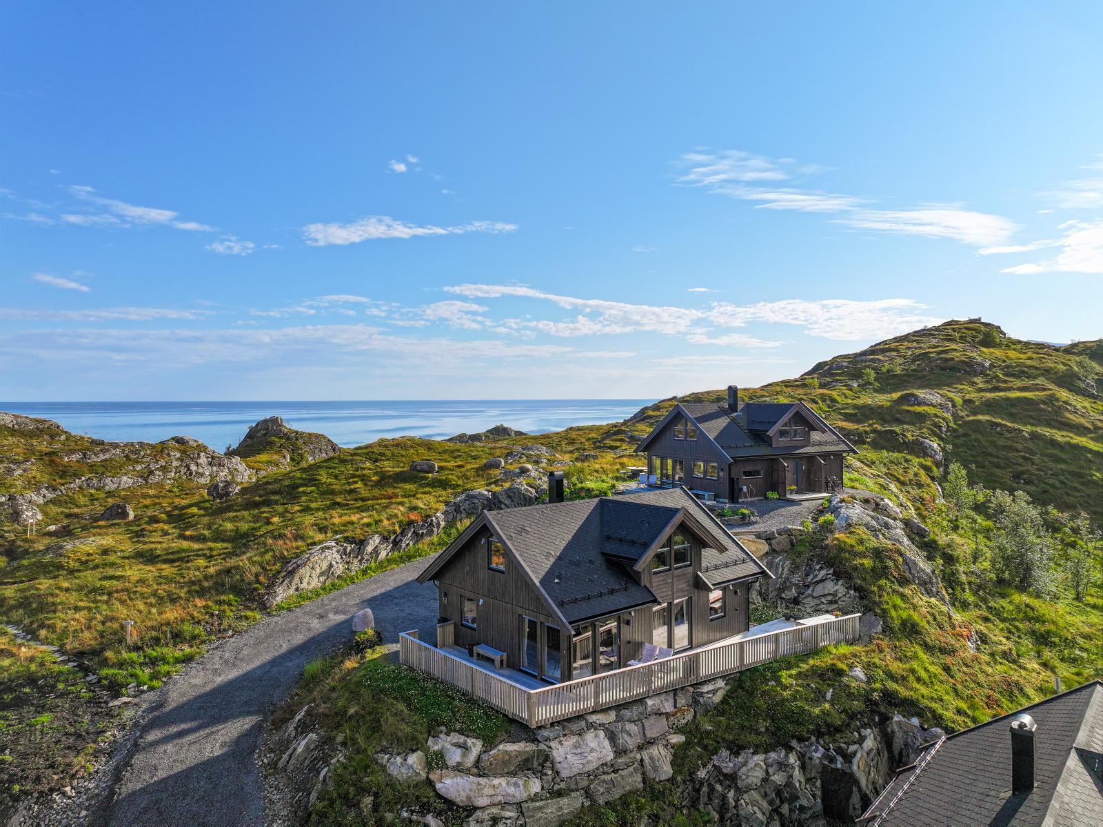 Luftfoto av Nature & Sea og Golden Horizon på klippen ved havet