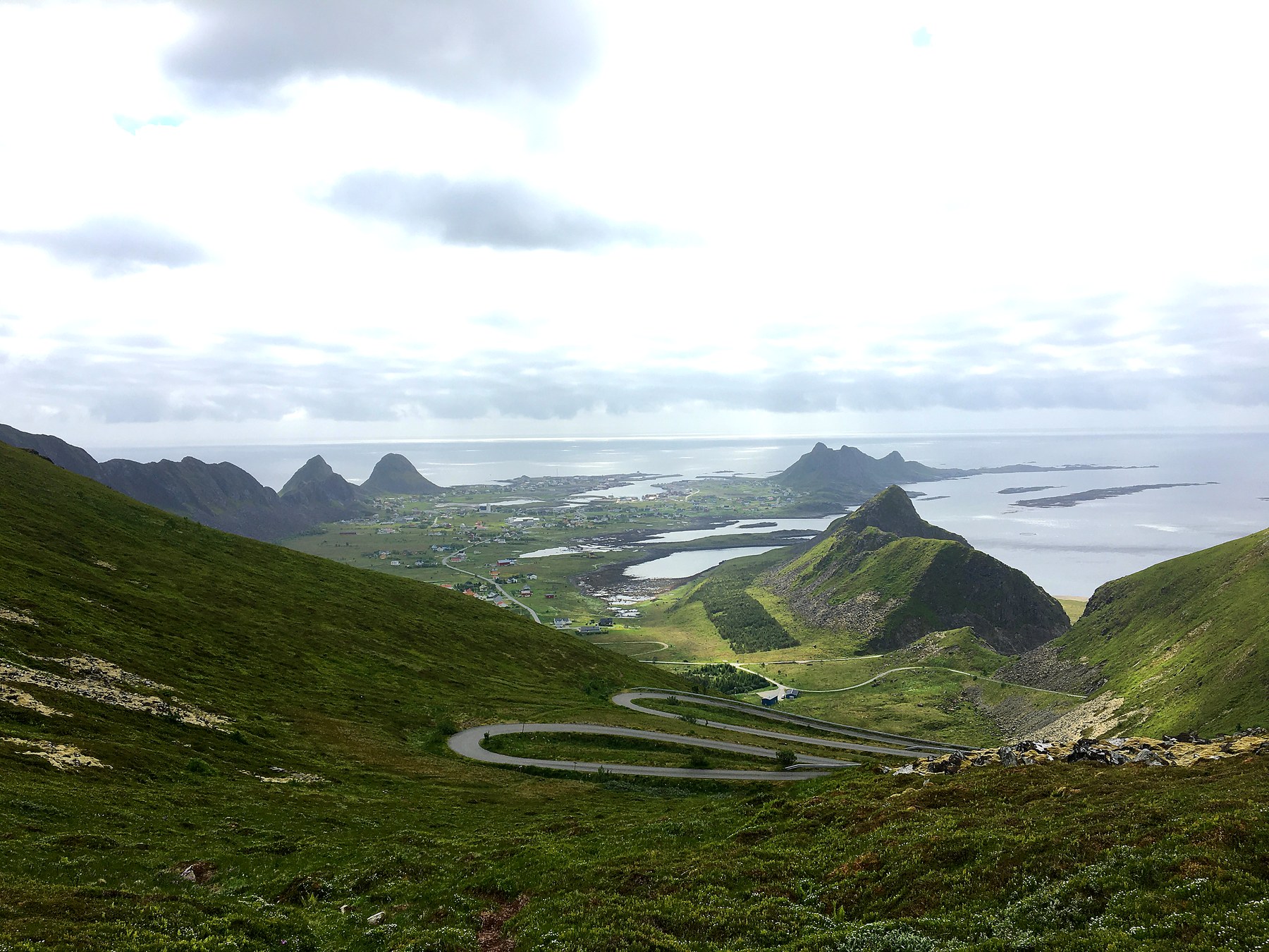 The road up towards Håen on Værøy