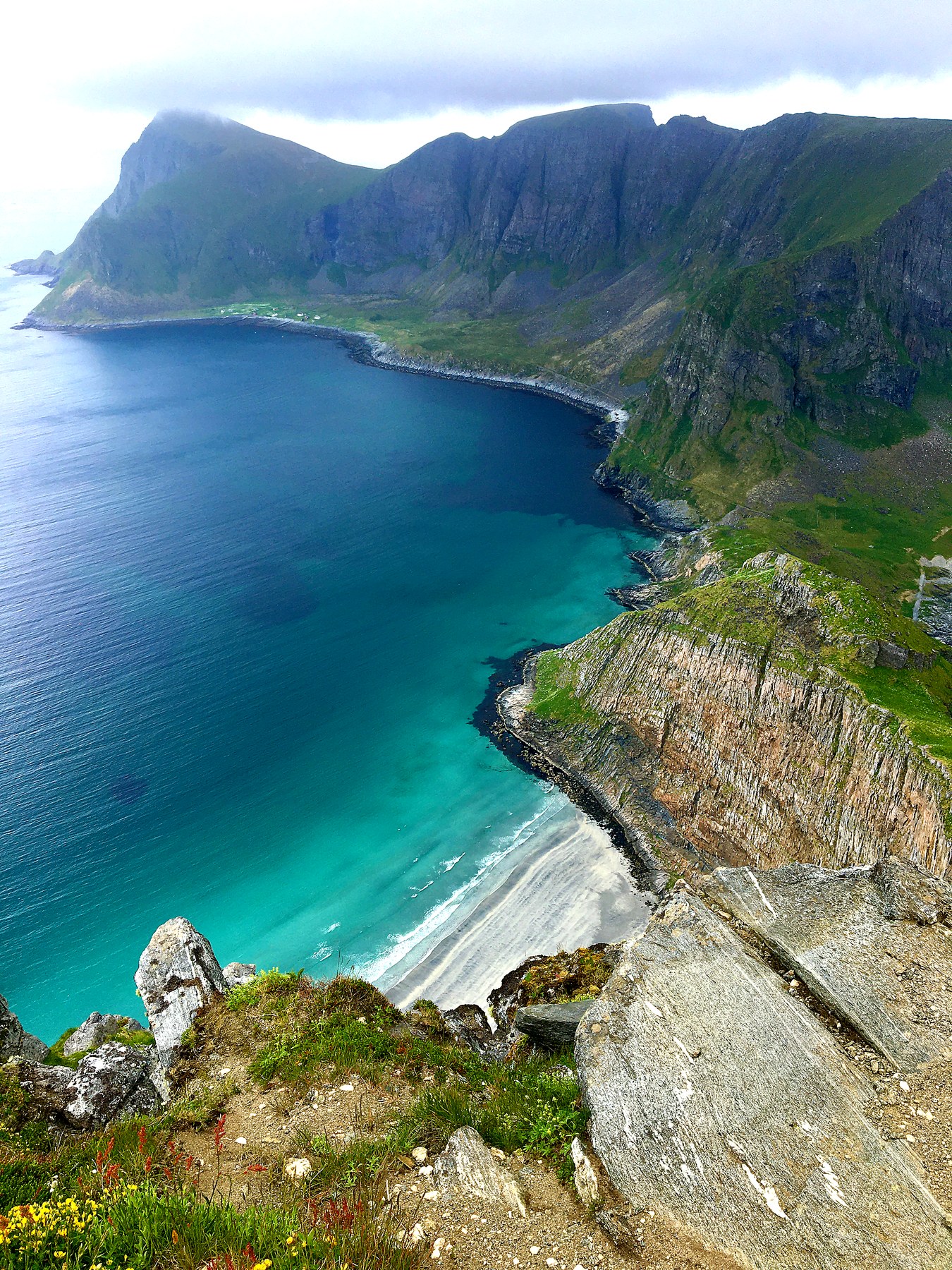 Turquoise bay seen from Håen